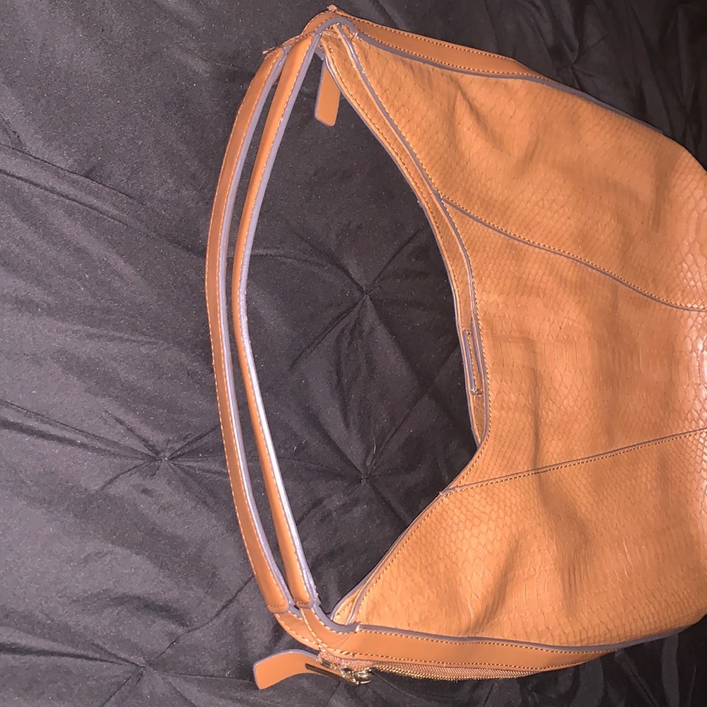 Luxurious And Highclass Upscale Shoulder/Tote Bag - image 6